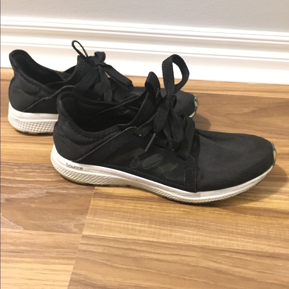 SOLD‼️ Adidas Bounce women’s shoe size 10